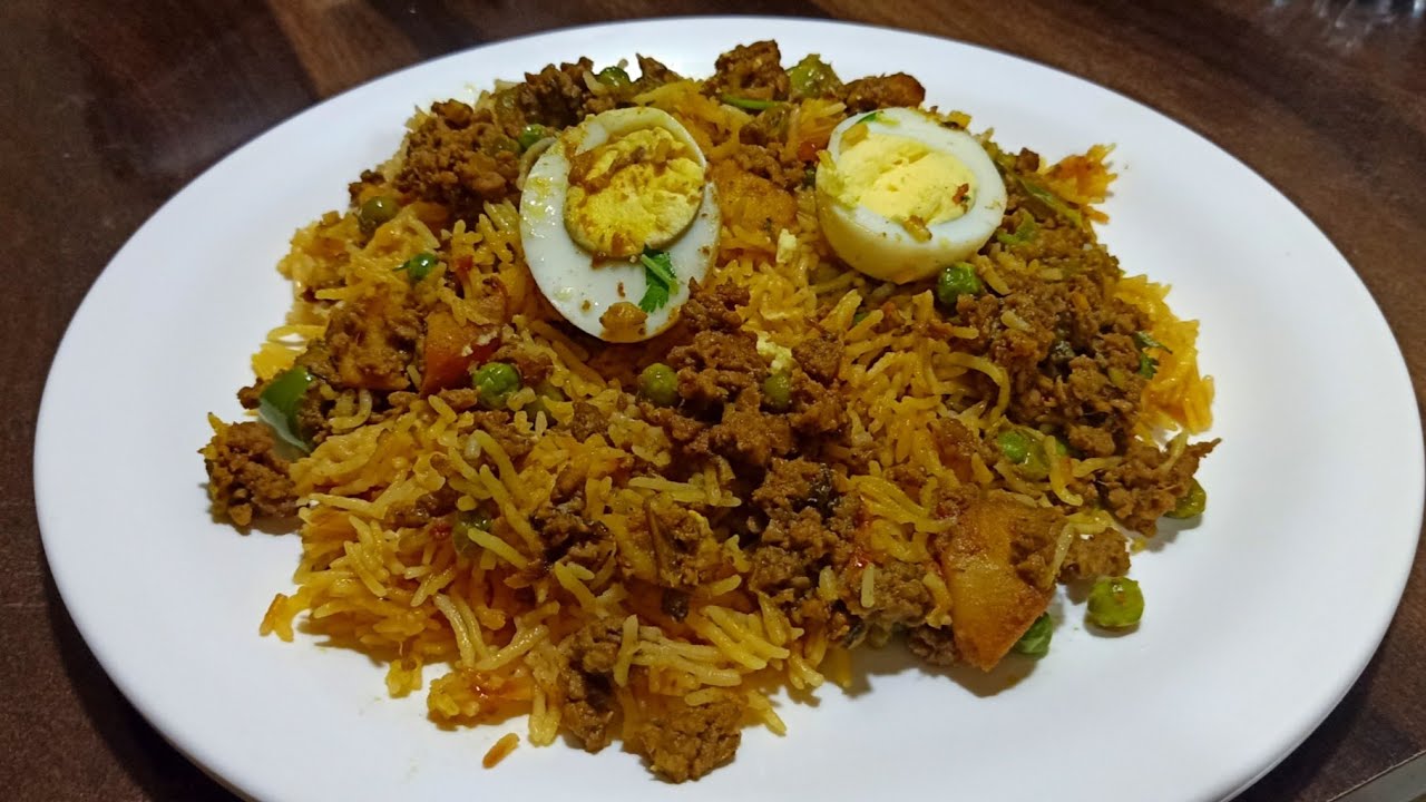 Must-Try Traditional Dawoodi Bohra Bohra Dishes: Festive Delicacies 4 kheema khichdi